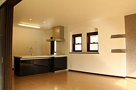 昭和ハウジング泉州の施工事例「壁紙の色をおしゃれに工夫されたお家」の画像1