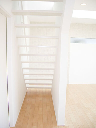 昭和ハウジング泉州の施工事例「CUBE型の2色使いがおしゃれな外観」の画像4