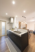 シンプルモダンスタイルのキッチン 昭和ハウジング泉州の事例画像