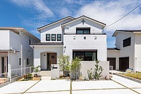 昭和ハウジング泉州の施工事例「南欧風の可愛らしさに省エネ機能を備えたお家」のメイン画像