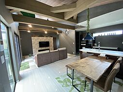 昭和ハウジング泉州の施工事例「勾配天井に中庭、カウンターバーと施主様のセンスが光るオシャレを尽くしたお家」の画像