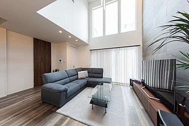 昭和ハウジング泉州の施工事例「贅沢な広さと高級感にあふれたお家。誰もが憧れる広く開放的な大人の雰囲気のお家。」の画像2