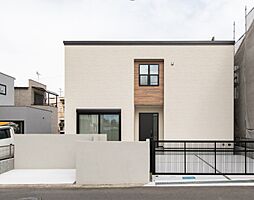 さんわの家の施工事例「目を引くおしゃれなお家。白をベースに木目が映えるお部屋が素敵。」の画像