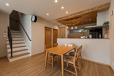 昭和ハウジング泉州の施工事例「流木のオブジェが映える自然の中に居るようなお家」の画像8