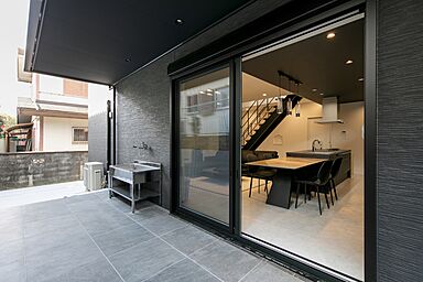 昭和ハウジング泉州の施工事例「自然光がふりそそぐ【スタイリッシュなリビングイン階段】のあるお家」の画像2