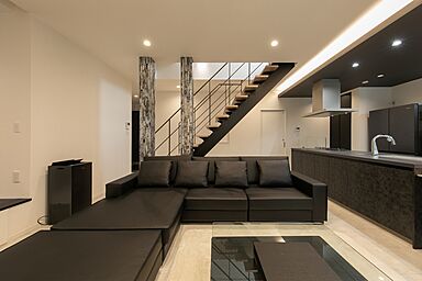 昭和ハウジング泉州の施工事例「自然光がふりそそぐ【スタイリッシュなリビングイン階段】のあるお家」の画像4