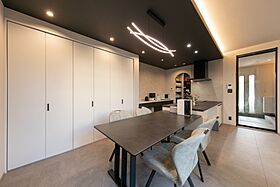 昭和ハウジング泉州の施工事例「洗練されたスタイリッシュな外観に大空間リビングと中庭のあるホテルライクなお家」の画像5