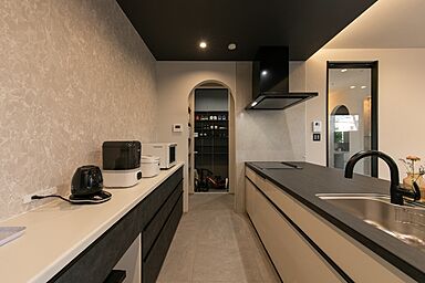 昭和ハウジング泉州の施工事例「洗練されたスタイリッシュな外観に大空間リビングと中庭のあるホテルライクなお家」の画像6