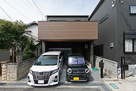 昭和ハウジング泉州の施工事例「景色が楽しめる2階LDKに広々バルコニーとビルトインガレージがある住まい」のメイン画像