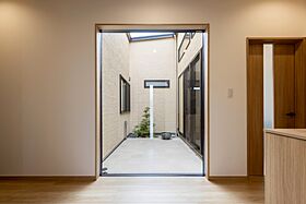 昭和ハウジング泉州の施工事例「中庭を囲むロの字型 和モダンな平屋住宅」の画像2