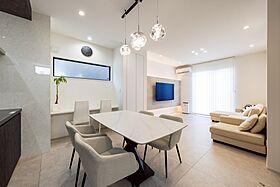 昭和ハウジング泉州の施工事例「賢い収納で整えたラグジュアリーモダンを極めたお家」のメイン画像