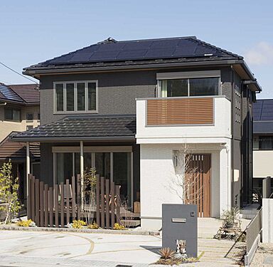 トヨタホームの施工事例「広いリビングと中庭が暮らしの中心に」の画像