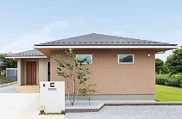 トヨタホームの施工事例「家事移動が少ない平屋建て。開放的なリビング・ダイニングは極上の癒し空間。」の画像