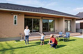 トヨタホームの施工事例「家事移動が少ない平屋建て。開放的なリビング・ダイニングは極上の癒し空間。」の画像5