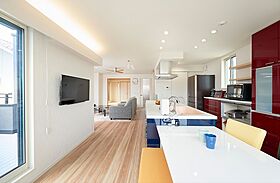 トヨタホームの施工事例「窓の向こうに広がる眺望を生かした開放的な2階LDK。趣味を楽しむこだわり空間も。」の画像5