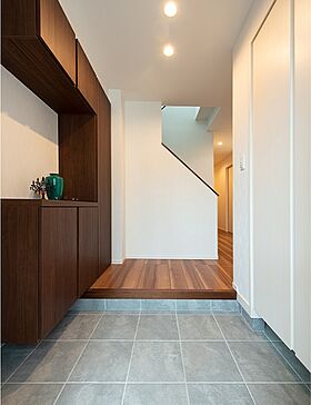 トヨタホームの施工事例「窓の向こうに広がる眺望を生かした開放的な2階LDK。趣味を楽しむこだわり空間も。」の画像6