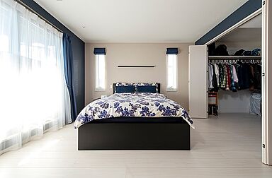 トヨタホームの施工事例「強い構造と全館空調スマート・エアーズが決め手。大きな吹抜リビングに家族が集う日々」の画像4