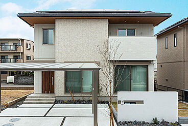 トヨタホームの施工事例「家族の気配を感じながら暮らせる、 リビング中心のオープンな住まい。」の画像