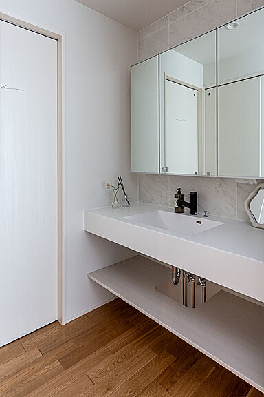 トヨタホームの施工事例「家族の気配を感じながら暮らせる、 リビング中心のオープンな住まい。」の画像3