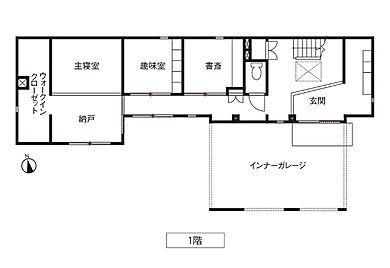 トヨタホームの施工事例「3階までつながる吹抜け大空間に、空と光が満ちる家」の1階間取り図の画像1