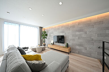 トヨタホームの施工事例「アウトドア好き夫妻がリラックスして過ごせる開放感のある2階リビング。」の画像2