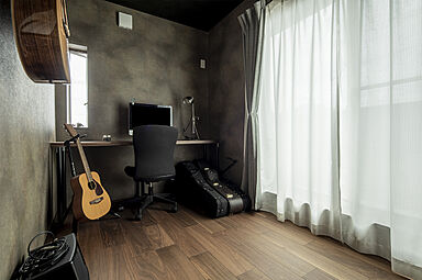 トヨタホームの施工事例「緑いっぱいの中庭が、開放感と日々の癒やしをもたらす住まい。」の画像5