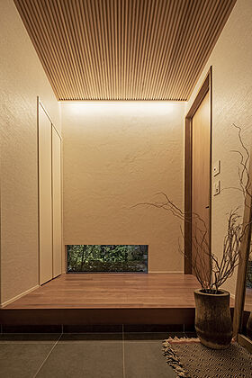 トヨタホームの施工事例「緑いっぱいの中庭が、開放感と日々の癒やしをもたらす住まい。」の画像8