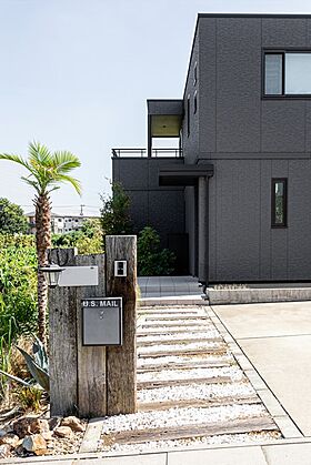 トヨタホームの施工事例「カーテンを開け放って、緑豊かな風景を堪能できる家。」の画像3