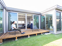 セキスイハイム 長町展示場の施工事例「コの字型の平屋のすまいで中庭を満喫。自然の心地よさを感じる暮らし。」の画像