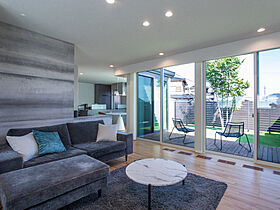 セキスイハイム 長町展示場の施工事例「コの字型の平屋のすまいで中庭を満喫。自然の心地よさを感じる暮らし。」の画像1