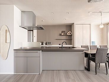 セキスイハイム 長町展示場の施工事例「回遊動線の平屋の住まいで、災害時の安心とインテリアの楽しさを追求」の画像