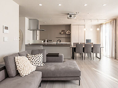 セキスイハイム 長町展示場の施工事例「回遊動線の平屋の住まいで、災害時の安心とインテリアの楽しさを追求」の画像1