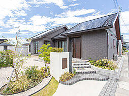 セキスイハイム 長町展示場の施工事例「勾配天井がのびやかな内と外がつながる平屋の住まい」の画像