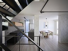 セキスイハイム 長町展示場の施工事例「約22坪の土地に建つ都市型3階建て住宅に、工夫を詰め込んで心地よく暮らす」のメイン画像