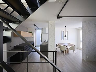 セキスイハイム 長町展示場の施工事例「約22坪の土地に建つ都市型3階建て住宅に、工夫を詰め込んで心地よく暮らす」の画像