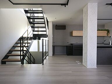 セキスイハイム 長町展示場の施工事例「約22坪の土地に建つ都市型3階建て住宅に、工夫を詰め込んで心地よく暮らす」の画像2