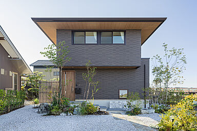 積水ハウス イズ長町展示場の施工事例「LDKとウッドデッキが一体となった大開口でウチとソトがつながる家」の画像1