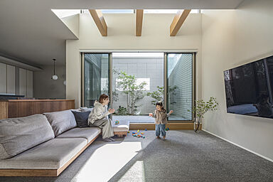 積水ハウス イズ長町展示場の施工事例「コートからの光と風が心地よい、大空間リビングのゆとりある住まい」の画像