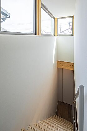 積水ハウス レグヌムコート市川展示場の施工事例「住宅密集地で居心地の良さを追求。柔らかな光に包まれた一年中快適な家」の画像6