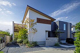 積水ハウス イズ長町展示場の施工事例「屋根のあるデッキが家族のイドコロ。大開口で自然とつながる心地よい家」の画像2