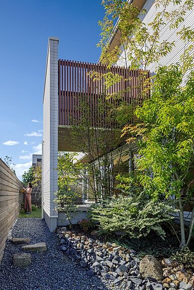 積水ハウス イズ長町展示場の施工事例「屋根のあるデッキが家族のイドコロ。大開口で自然とつながる心地よい家」の画像3