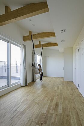 積水ハウス レグヌムコート市川展示場の施工事例「屋根のあるデッキが家族のイドコロ。大開口で自然とつながる心地よい家」の画像4