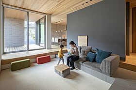 積水ハウス レグヌムコート市川展示場の施工事例「必要な場所につくった収納が大活躍。無垢材など自然素材の心地よさを味わえる家」のメイン画像