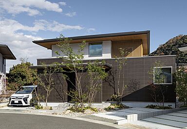 積水ハウスの施工事例「必要な場所につくった収納が大活躍。無垢材など自然素材の心地よさを味わえる家」の画像1