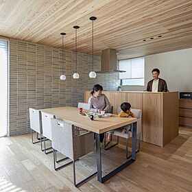 積水ハウス レグヌムコート市川展示場の施工事例「必要な場所につくった収納が大活躍。無垢材など自然素材の心地よさを味わえる家」の画像2