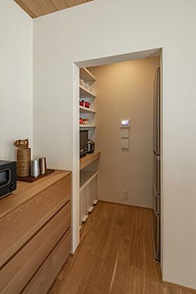 積水ハウス レグヌムコート市川展示場の施工事例「必要な場所につくった収納が大活躍。無垢材など自然素材の心地よさを味わえる家」の画像9