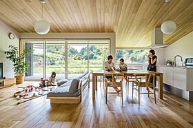 積水ハウス レグヌムコート市川展示場の施工事例「大開口でウッドデッキとつながる豊かな自然に溶け込む平屋の住まい」の画像1