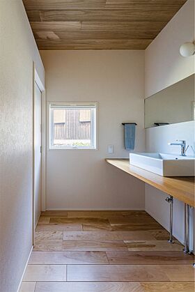 積水ハウス レグヌムコート市川展示場の施工事例「大開口でウッドデッキとつながる豊かな自然に溶け込む平屋の住まい」の画像10