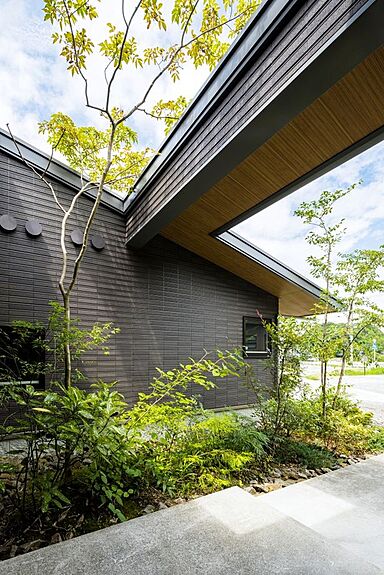積水ハウス シャーウッド太田展示場の施工事例「大開口でウッドデッキとつながる豊かな自然に溶け込む平屋の住まい」の画像7