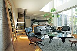 積水ハウス シャーウッド太田展示場の施工事例「ダイナミックな吹き抜けが見どころの、つながりを大切にした大空間の家」の画像